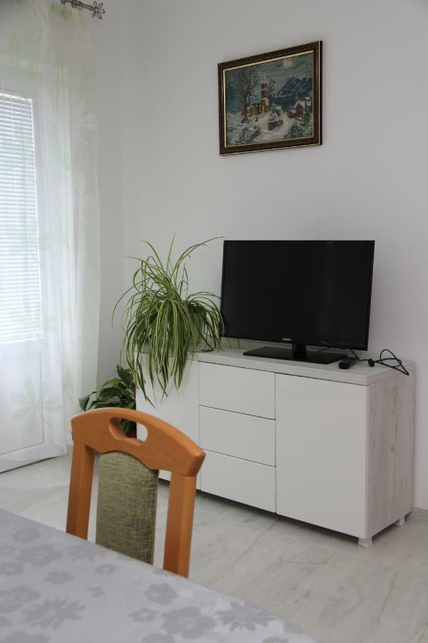 Apartmani Ivankovic Vrisnik Экстерьер фото